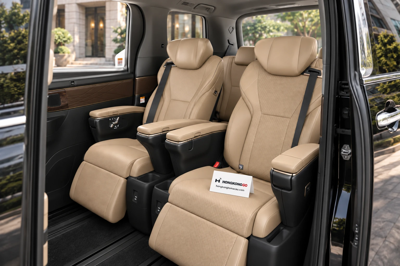 Toyota Alphard — Passenger access