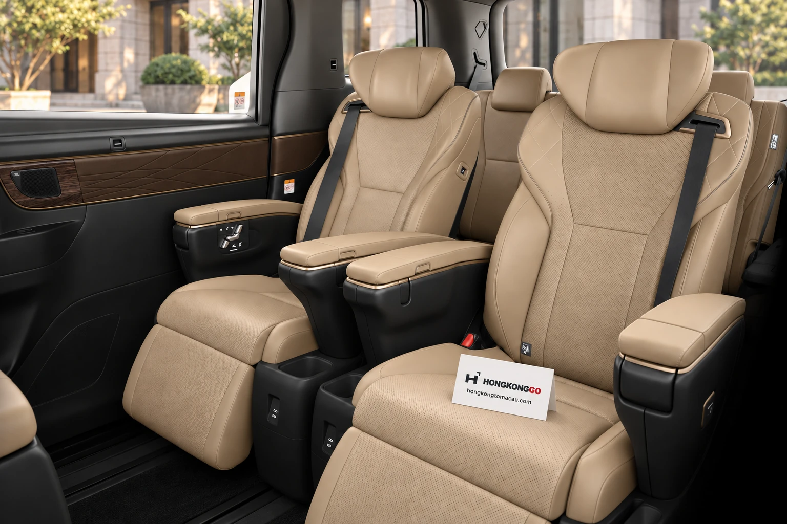 Toyota Alphard — Rear cabin
