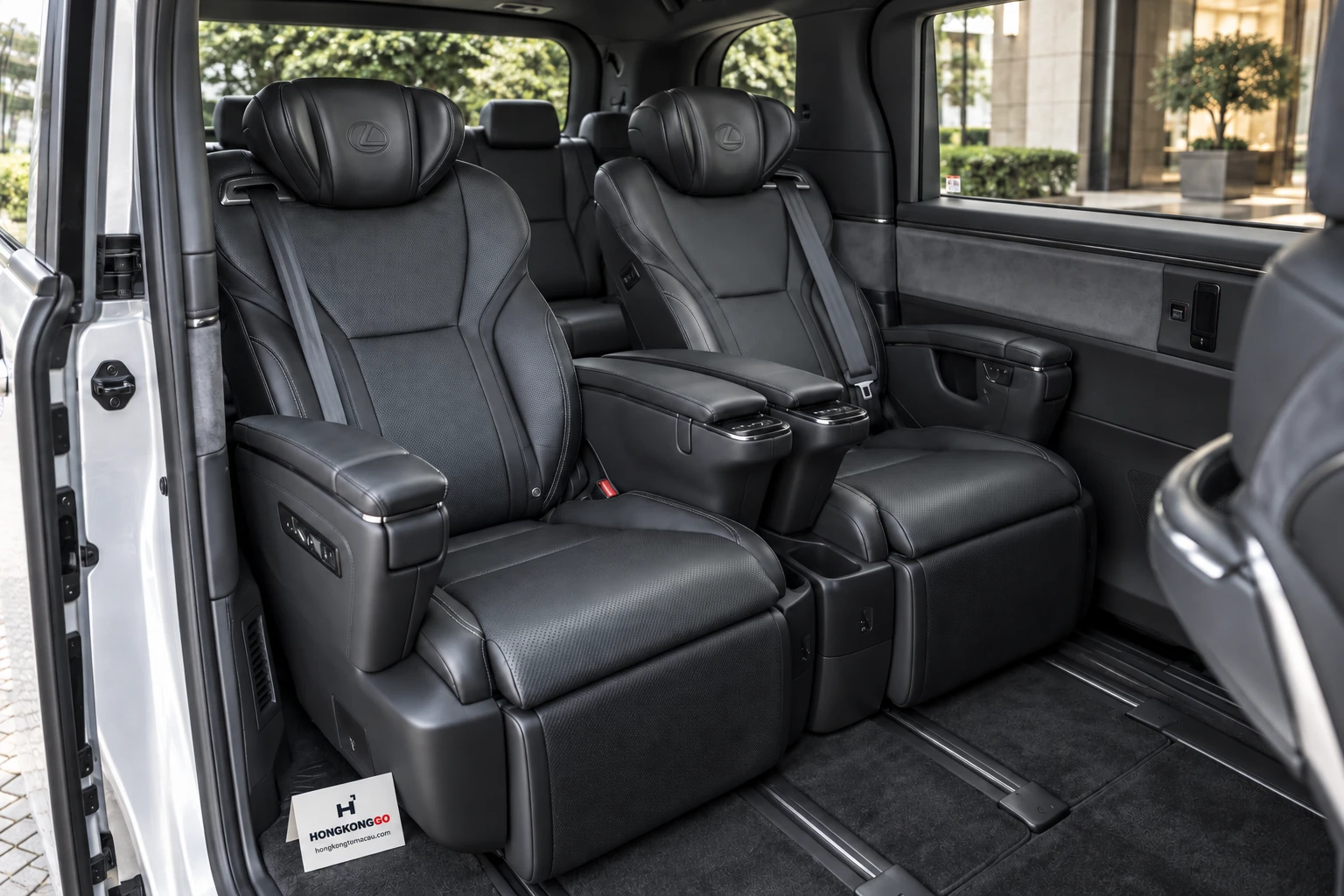 Lexus LM — Rear cabin